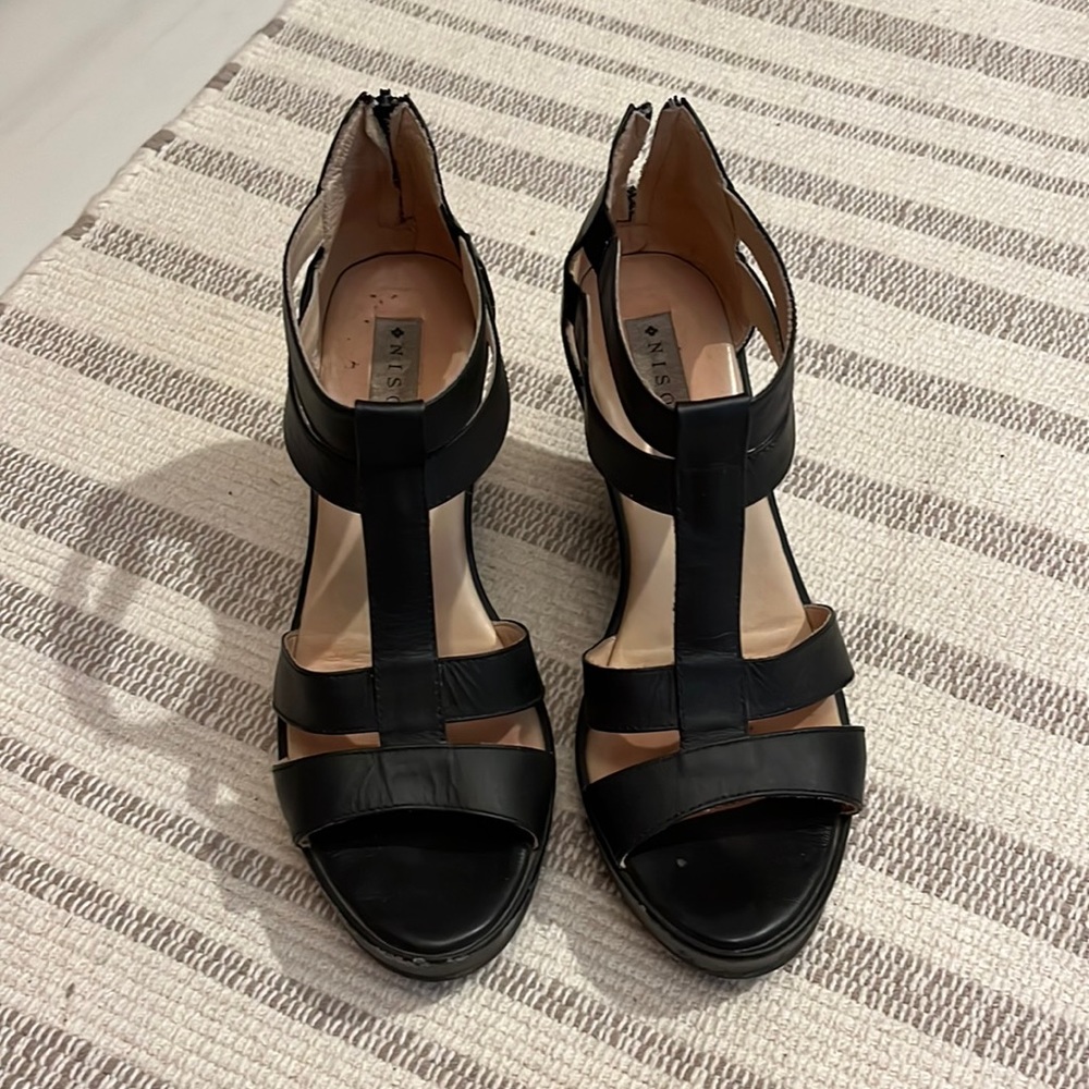 Nisolo black wedges